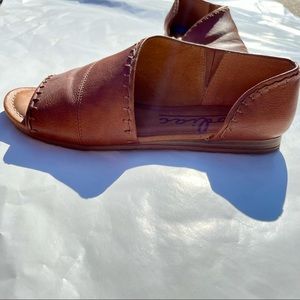 Tan Zodiac sandals sz 7.5